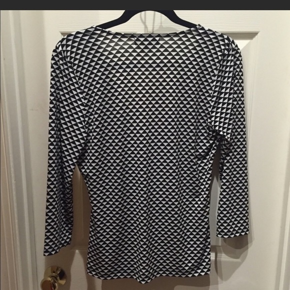 Liz Claiborne black white geo print faux wrap Top size Medium - Picture 4 of 4